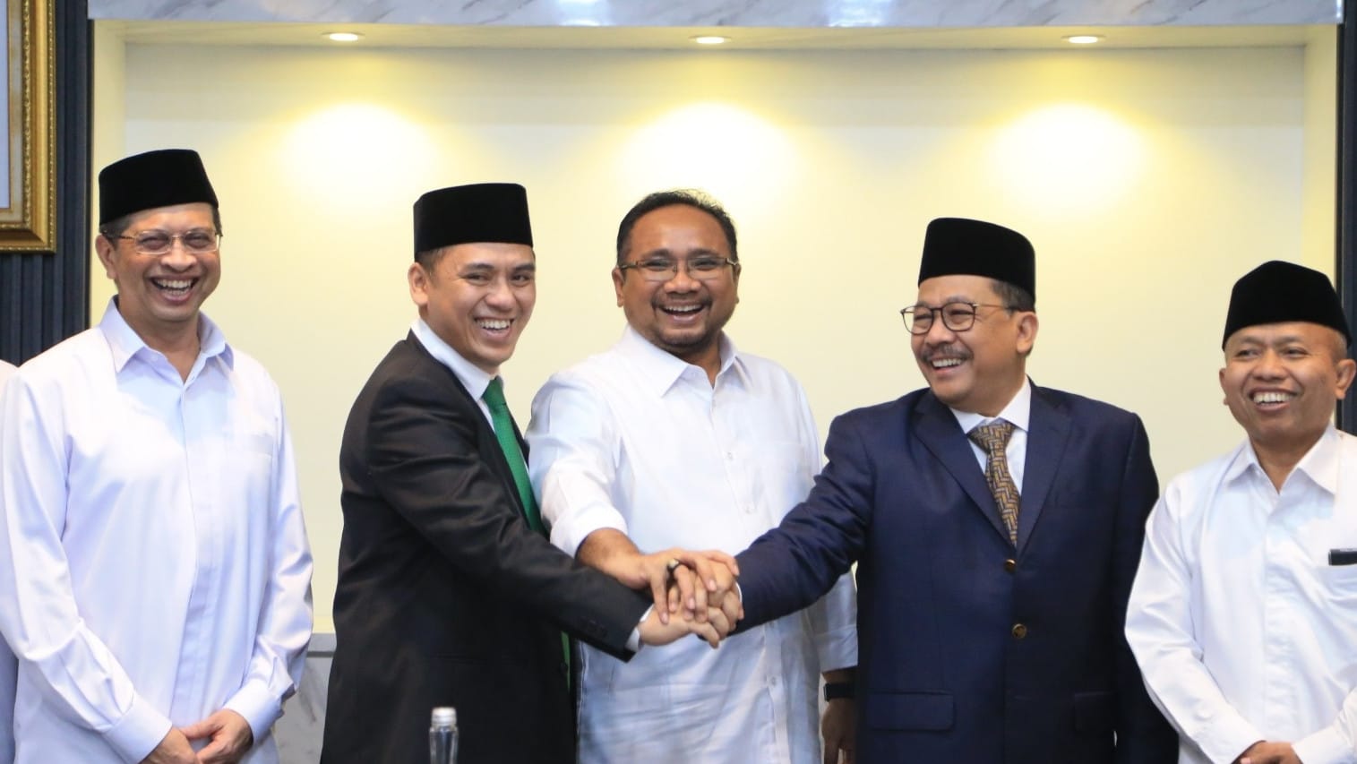 Menag Yaqut Cholil Qoumas saat serah terima jabatan Wakil Menteri Agama dari Zainut Tauhid Sa'adi kepada Saiful Rahmat Dasuki, Senin (17/7)