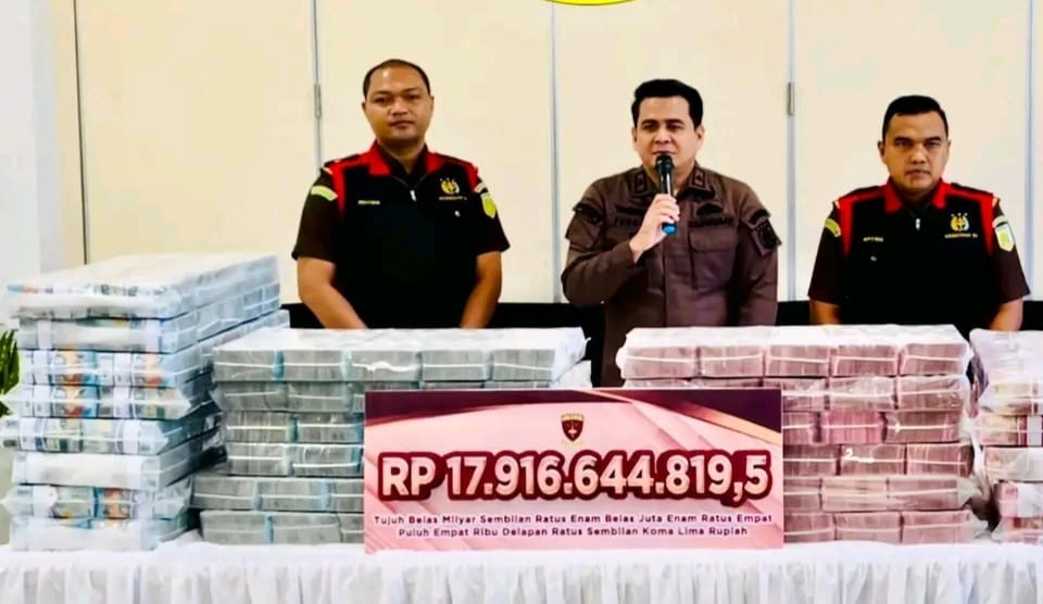 Penyidik Kejati Aceh melakukan penyitaan uang sebesar Rp 17,6 miliar terkait dugaan korupsi dalam pelaksanaan program Peremajaan Sawit Rakyat (PSR) di Aceh Barat