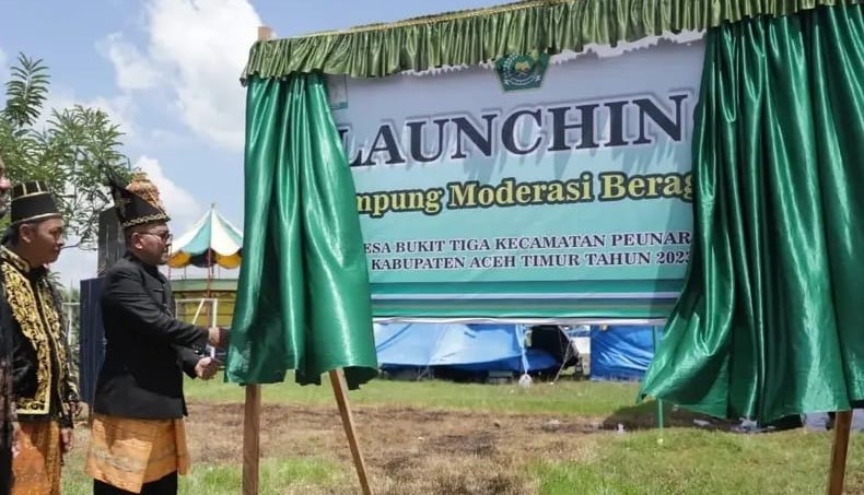 Kakanwil Kemenag Aceh Azhari meluncurkan Kampung Bukit Tiga Kecamatan Peunaron, Aceh Timur sebagai gampong moderasi beragama, Senin (24/7)