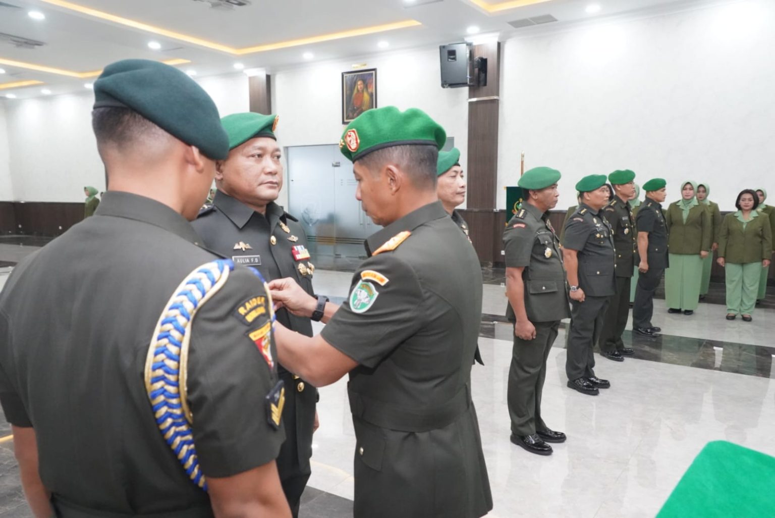 Pangdam IM Mayjen TNI Novi Helmy Prasetya memimpin upacara serah terima jabatan pejabat Kodam IM bertempat di Hall Lt 2 Gedung Malahayati Makodam, Rabu (26/7)
