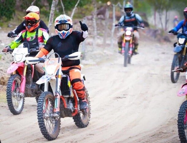 Pj Bupati Aceh Besar Muhammad Iswanto bersama Danlanud SIM Kolonel Pnb Yoyon Kuscahyono dan sejumlah pecinta motor trail melakukan track pegunungan Blang Bintang dalam memeriahkan Hari Bakti ke-76 TNI AU, di Blang Bintang, Aceh Besar, Ahad (30/7)