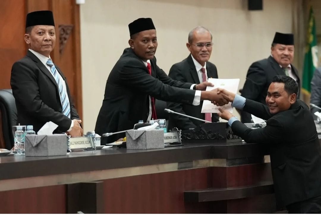 Pj Gubernur Aceh Achmad Marzuki menghadiri Rapat Paripurna DPRA dengan agenda Penyampaian Pendapat Banggar DPRA terhadap Rancangan Qanun Aceh tentang Pertanggungjawaban Pelaksanaan APBA 2022 di Gedung Utama DPRA, Rabu (2/8)