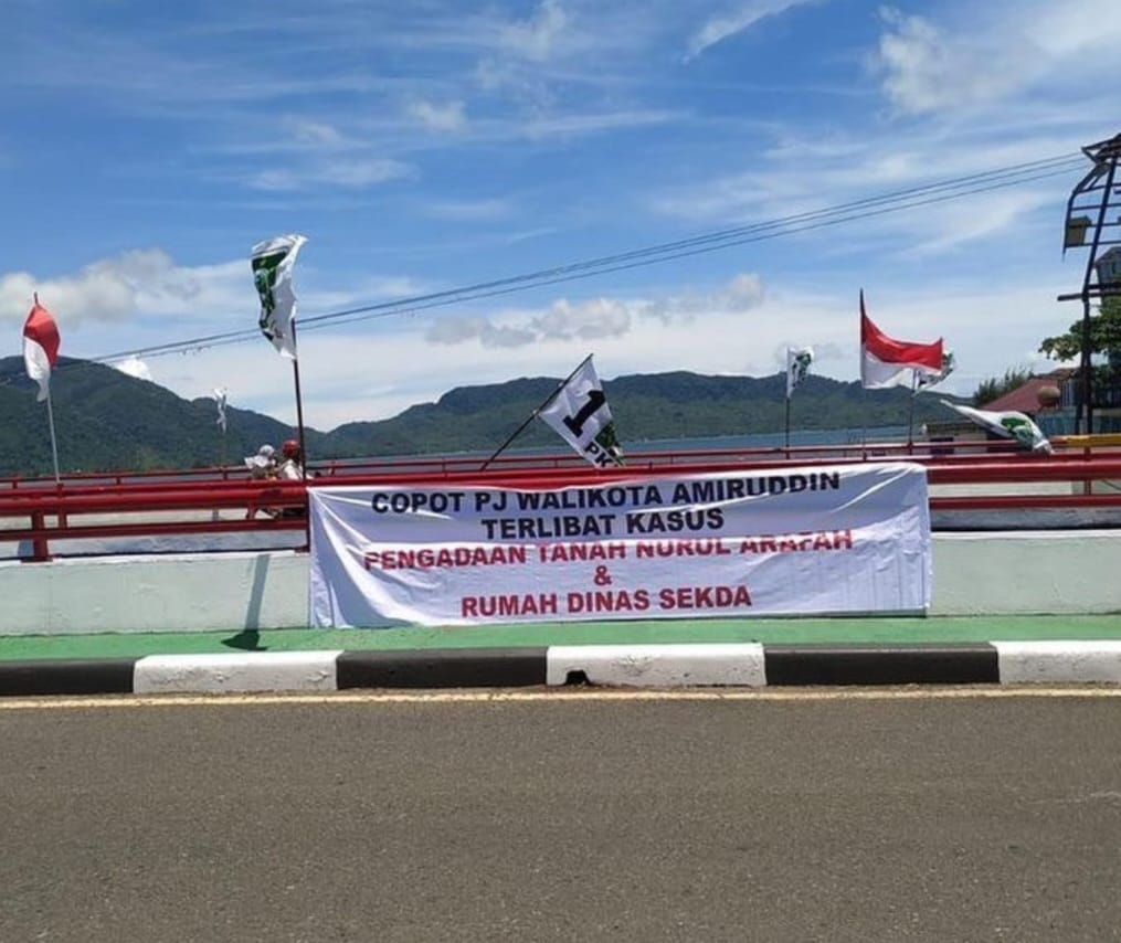 Beredar spanduk copot Pj Wali Kota Amiruddin di sejumlah titik lokasi di Banda Aceh, Jum'at (11/8)