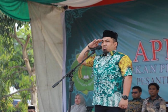 Pj Bupati Aceh Besar Muhammad Iswanto menjadi Inspektur Upacara Apel Tahunan Perkenalan Khutbatul 'Arsy Pesantren Modern Al-Falah Abu Lam U di Gampong Lam Jampok, Ingin Jaya, Sabtu (12/8)