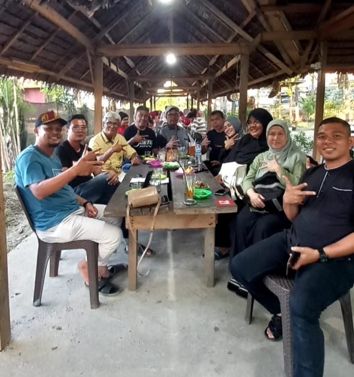 Panitia dan pengurus ISKI Aceh Periode 2023-2026 sedang menggelar rapat untuk persiapan pelantikan, Ahad (20/8)