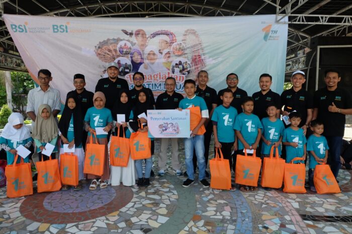 BSI Maslahat Kantor Perwakilan Aceh melakukan acara berbagi ke 100 yatim dhuafa dengan mengajak berwisata di objek wisata waterboom Wahana Impian Malaka, Samahani, Aceh Besar, Selasa (22/8)