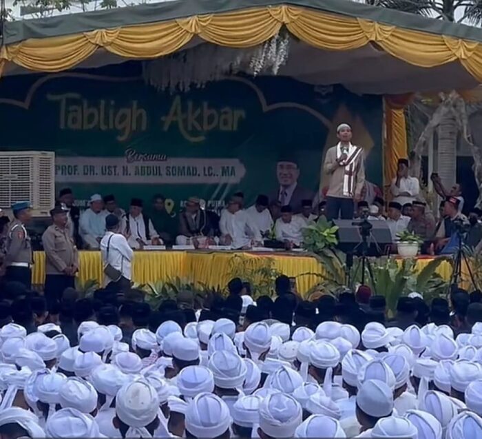 Ustaz Abdul Somad menyampaikan ceramah di Dayah Jeumala Amal, Lueng Putu, Pidie Jaya, Jum'at sore (25/8/2023)