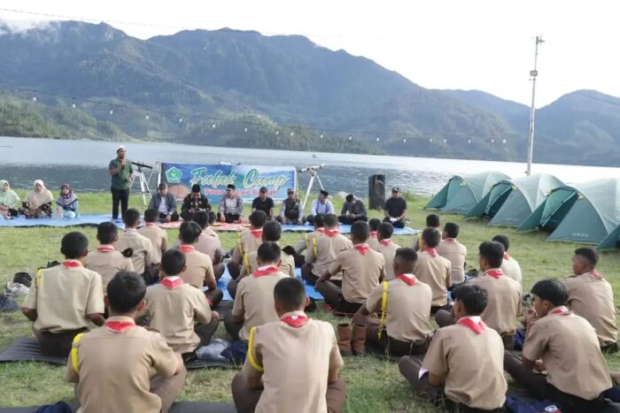 Tim Falakiyah Kanwil Kemenag Aceh menggelar Falak Camp di pinggir Danau Lut Tawar, Aceh Tengah, Sabtu (26/8)