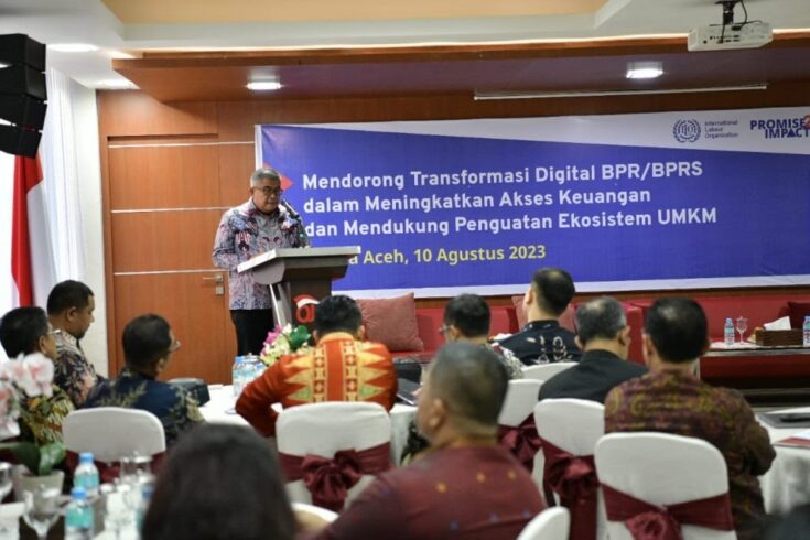 Sekda Aceh Bustami Hamzah membuka Diseminasi Hasil Studi Pemetaan Layanan Keuangan Digital dalam rangka Mendorong Transformasi Digital BPR/BPRS dan Mendukung Penguatan Ekosistem UMKM, di Gedung OJK Aceh, Kamis (10/8