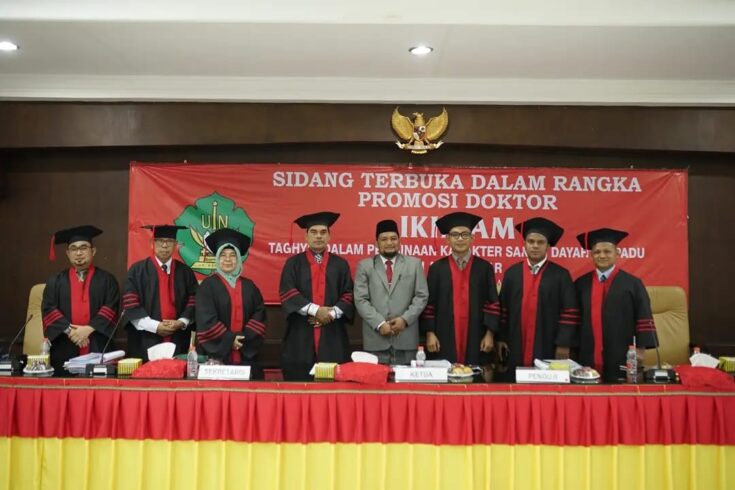 Tgk H Ikhram M Amin MPd, Kepala KUA Kecamatan Ingin Jaya Aceh Besar berhasil mempertahankan Disertasinya pada sidang terbuka yang berlangsung di Pascasarjana UIN Ar-Raniry, Sabtu (12/8)