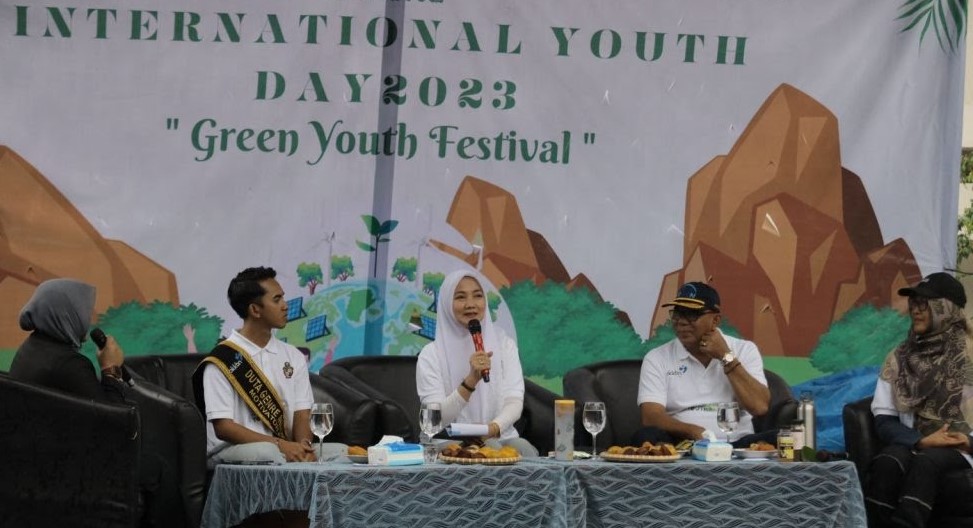 Pj Ketua TP-PKK Aceh Ayu Candra Febiola Nazuar menjadi narasumber pada Talkshow International Youth Day di Kantor BKKBN Perwakilan Aceh, Ahad (13/8)