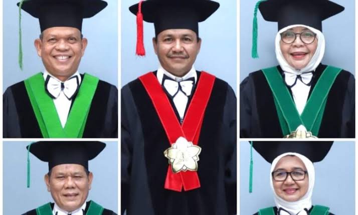 Universitas Syiah Kuala mengukuhkan lima profesor baru yang merupakan para pakar dari berbagai bidang keilmuan di Gedung AAC Dayan Dawood, Senin (14/8)