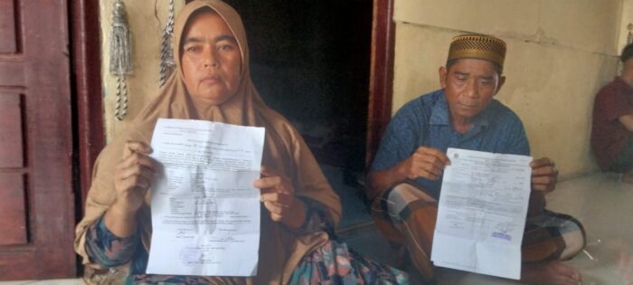 Fauziah, ibu kandung Imam Masykur (25) warga Mon Keulayu, Kecamatan Gandapura, Kabupaten Bireuen, Provinsi Aceh, mempertanyakan kenapa anaknya hingga diduga dibunuh oleh oknum Paspampres