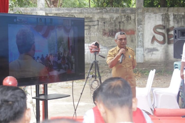 Kadis Kelautan dan Perikanan Aceh Besar Arifin mewakili Pj Bupati Aceh Besar memberi sambutan saat peluncuran program Solar Untuk Koperasi (Solusi) Nelayan, di SPBUN Lhoknga, Selasa (29/8)
