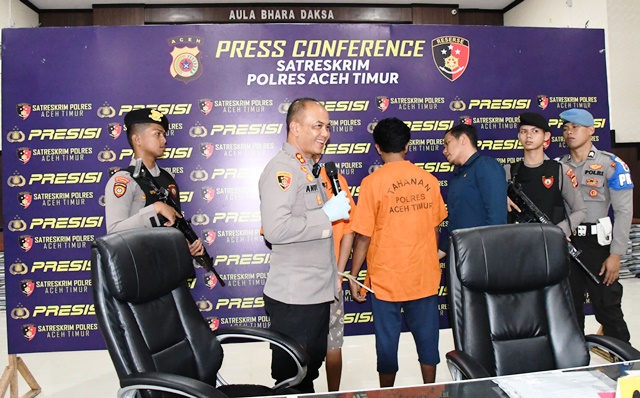 Kapolres Aceh Timur AKBP Andy Rahmansyah memberikan keterangan pengungkapan kasus pemerkosaan terhadap gadis 16 tahun oleh 16 pria