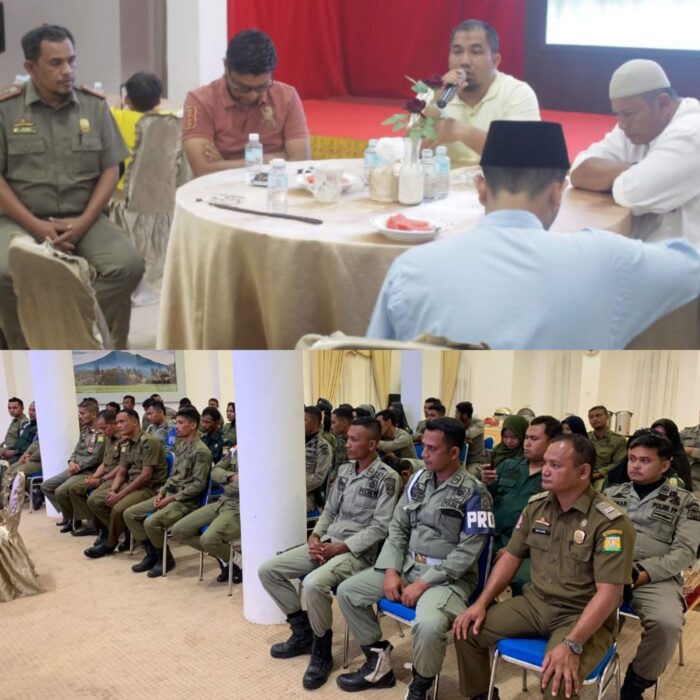 Pj Bupati Aceh Besar Muhammad Iswanto didampingi Kadis Sosial Bahrul Jamil dan Kasatpol PP-WH Muhajir menyampaikan arahan kepada personel Satpol PP-WH Aceh Besar di Meuligoe Bupati, Kota Jantho, Selasa malam (12/9)