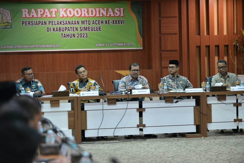 Asisten I Setda Aceh Azwardi Abdullah bersama Pj Bupati Simeulue Ahmadlyah, Kadis Syariat Islam Aceh Zahrol Fajri, Kadis Perkim Aceh Muhammad Adam menggelar Rapat Koordinasi Persiapan MTQ XXXVI Provinsi Aceh Tahun 2023 di Simeulue, di Gedung Serbaguna Setda Aceh, Kamis (14/9)