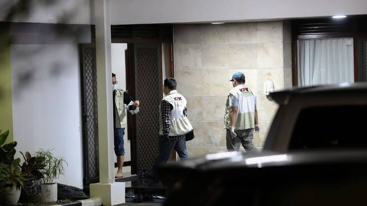 Tim KPK menggeledah rumah dinas Menteri Pertanian Syahrul Yasin Limpo (SYL) di daerah Jakarta Selatan, Kamis sore (28/9)