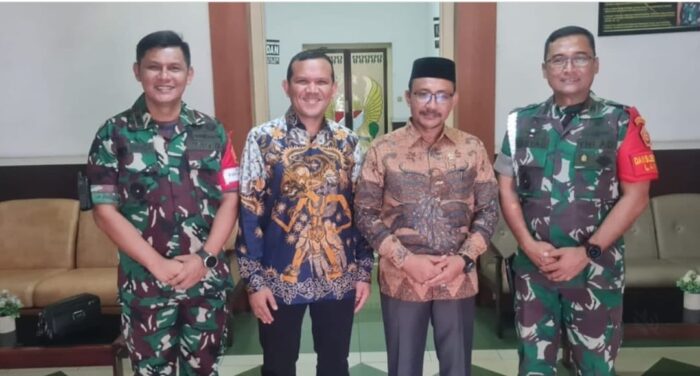 Anggota Komisi I DPR RI asal Aceh Fadhlullah atau Dek Fahd, beserta Anggota DPD RI asal Aceh H Sudirman atau Haji Uma mendatangi Markas Pomdam Jaya, Jum'at (1/9)