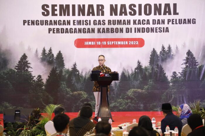 Ketua Dewan Komisioner OJK Mahendra Siregar