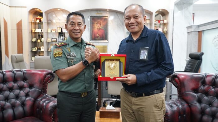 GM PLN UID Aceh Parulian Noviandri berkunjung ke Kodam Iskandar Muda yang diterima Pangdam Mayjen TNI Novi Helmy Prasetya, Selasa (19/9)