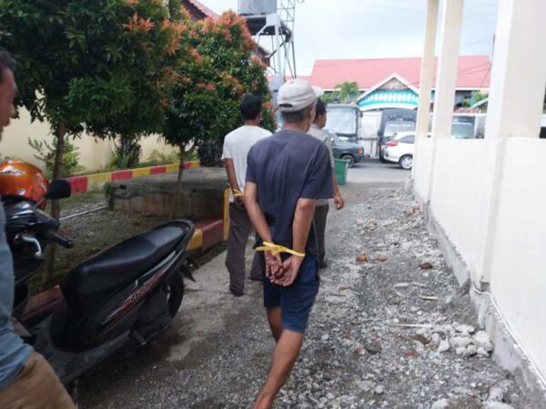 Polres Aceh Barat menangkap tiga tersangka pencurian besi conveyor Pelabuhan Jetty Meulaboh di kawasan Ujong Karang Meulaboh, Desa Suak Indrapuri, Kecamatan Johan Pahlawan