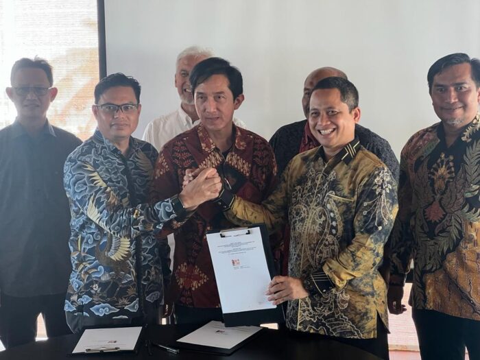 Penandatangan kerja sama penempatan dana ASR Migas Aceh antara Badan Pengelola Migas Aceh (BPMA), PT Bank Syariah Indonesia (BSI) dan PT Pema Global Energi (PGE) di Kuta, Bali, Kamis (21/9)