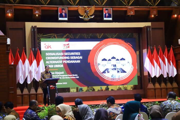 Kepala Eksekutif Pengawas Pasar Modal, Keuangan Derivatif, dan Bursa Karbon OJK Inarno Djajadi pada “Sosialisasi Alternatif Pendanaan UKM melalui Securities Crowdfunding” di Anjong Mon Mata, Pendopo Gubernur Aceh, Jum’at (22/9)