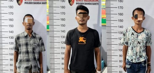 Tiga pria di Kota Lhokseumawe diringkus polisi saat sedang asik isap sabu – sabu di sebuah rumah di Gampong Hagu Teungoh, Kecamatan Banda Sakti, Kota Lhokseumawe