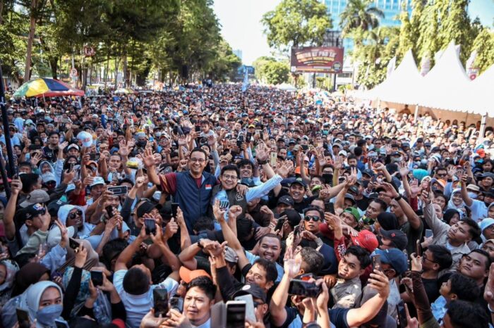 Sedikitnya 1 juta warga Sulawesi Selatan tumpah ruah mengikuti jalan gembira bersama Anies Baswedan dan Muhaimin Iskandar, di Kota Makassar, Ahad (24/9)