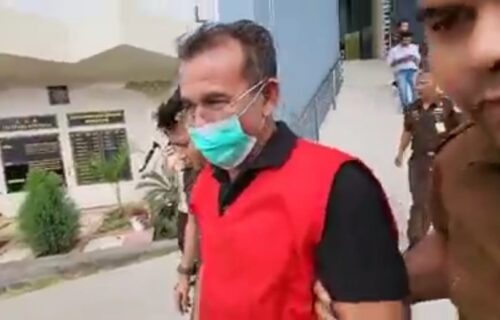 Mantan Wali Kota Lhokseumawe Suaidi Yahya, dilarikan ke RSUDZA Banda Aceh karena terkena stroke saat ditahan di Lapas Kelas IIA Lhokseumawe