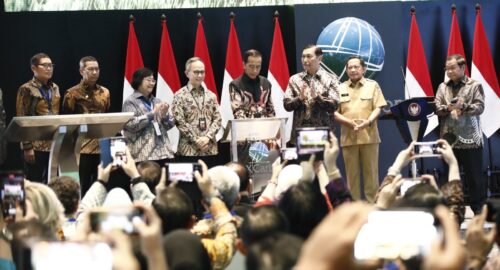 Presiden Joko Widodo meluncurkan Bursa Karbon Indonesia dalam acara yang digelar di Main Hall Bursa Efek Indonesia, Jakarta, Selasa (26/9)