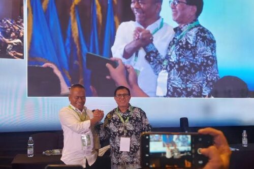 Derbi Atal S Depari dan Hendry Ch Bangun di Kongres XXV PWI