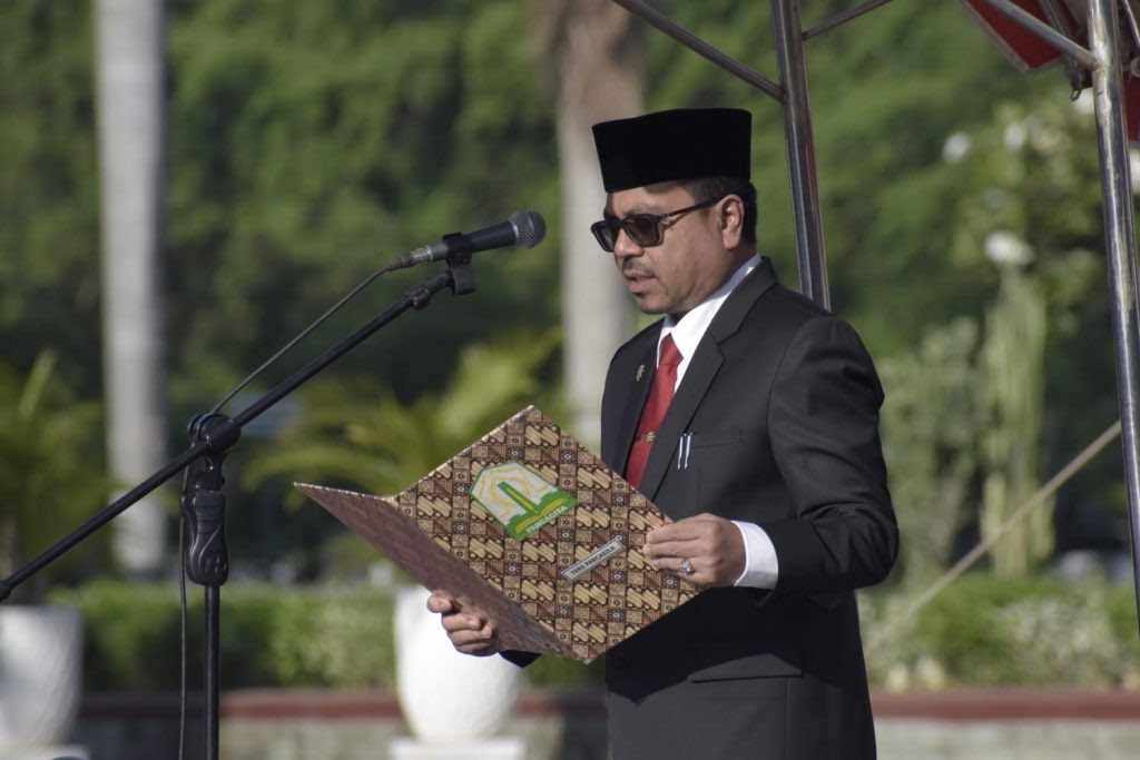 Asisten I Setda Aceh Azwardi Abdullah menjadi Inspektur Upacara Hari Kesaktian Pancasila di halaman kantor Gubernur Aceh, Ahad (1/10)