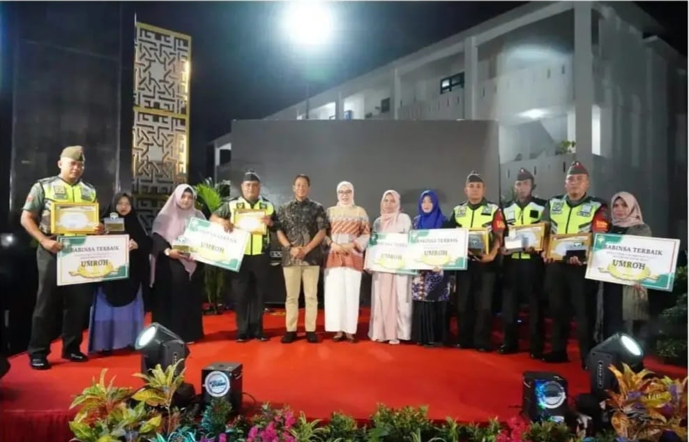 Lima Babinsa terbaik jajaran Kodam Iskandar Muda menerima Anugerah Sanggamara Award 2023, Sabtu malam (7/10)