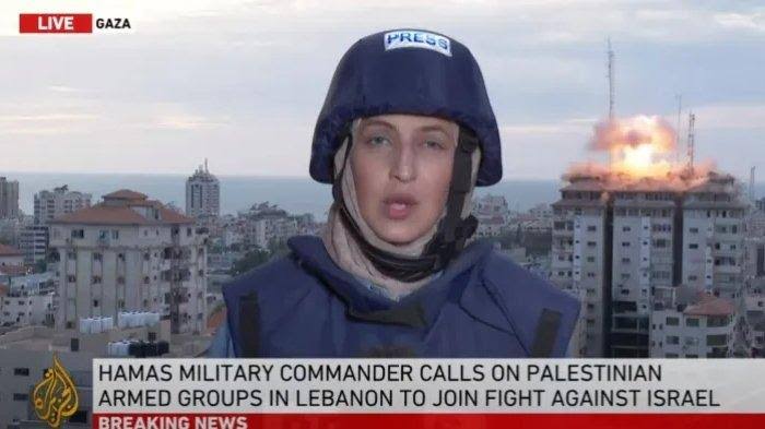 Rudal Israel terekam kamera menghantam sebuah gedung di Gaza, Palestina. Peristiwa itu terjadi saat jurnalis Al Jazeera Inggris, Youma Al-Sayed tengah live atau siaran langsung
