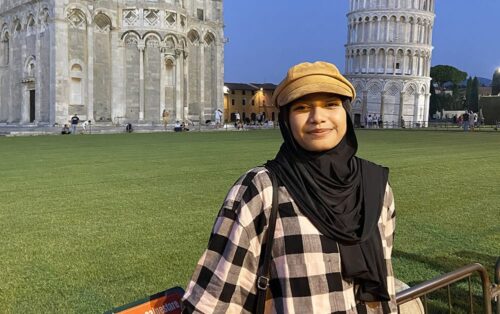 Mahasiswa Universitas Syiah Kuala (USK) Ghina Ghefira dari Fakultas Teknik jurusan Arsitektur berada di Italia setelah lulus program pertukaran mahasiswa ke University of Pisa, Italia