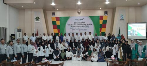Ratusan peserta Prapensiun Kota Banda Aceh hadir mengikuti sosialisasi Sosialisasi Hak dan Kewajiban serta Wirausaha Pintar bersama Bank Aceh Syariah, BPKSDM Kota Banda Aceh dan PT Taspen Aceh, di Asrama Haji Banda Aceh, Rabu (18/10)