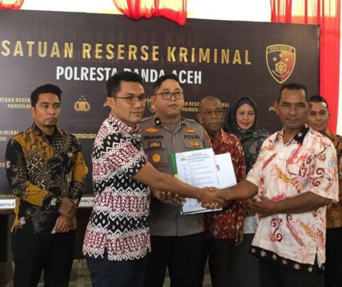 Kasus penganiyaan dan pengeroyokan sesama siswa yang terjadi di SMA Negeri Modal Bangsa Aceh Besar berakhir damai, setelah pihak keluarga siswa yang menjadi korban mencabut laporan polisi