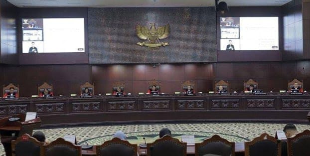 Mahkamah Konstitusi menolak permohonan uji UU Pemilu yang ingin syarat usia Capres-Cawapres dibatasi maksimal 70 tahun, Senin (23/10)