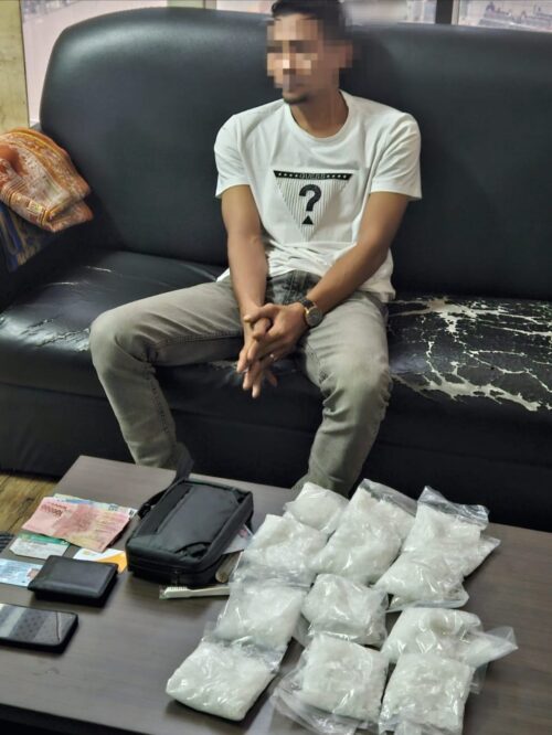 MF (24) warga Aceh Timur, tersangka penyelundupan narkotika dengan barang bukti 2 kg, ditangkap di Bandara Kualanamu, Deli Serdang, Sumut, Ahad (29/10)