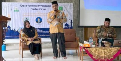 SMAN 15 Adidarma Banda Aceh mengadakan kajian parenting, Sabtu (7/10/2023) di teras Masjid Al Fitrah Asrama PHB Lampriet, Kecamatan Kuta Alam Banda Aceh