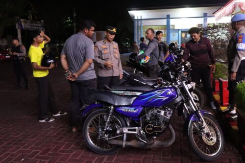 Personel Polres Aceh Barat mengamankan 9 sepeda motor yang memakai knalpot brong Sabtu malam (7/10) pukul 22.30 Wib