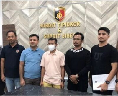 Penyidik Subdit Siber Ditreskrimsus Polda Aceh menahan TikToker Aceh Muhammad Ishak atau lebih dikenal Abu Laot (34) setelah ditetapkan sebagai tersangka pencemaran nama baik yang dilaporkan calon Anggota DPD RI Aceh Sayed Muhammad Mulyadi