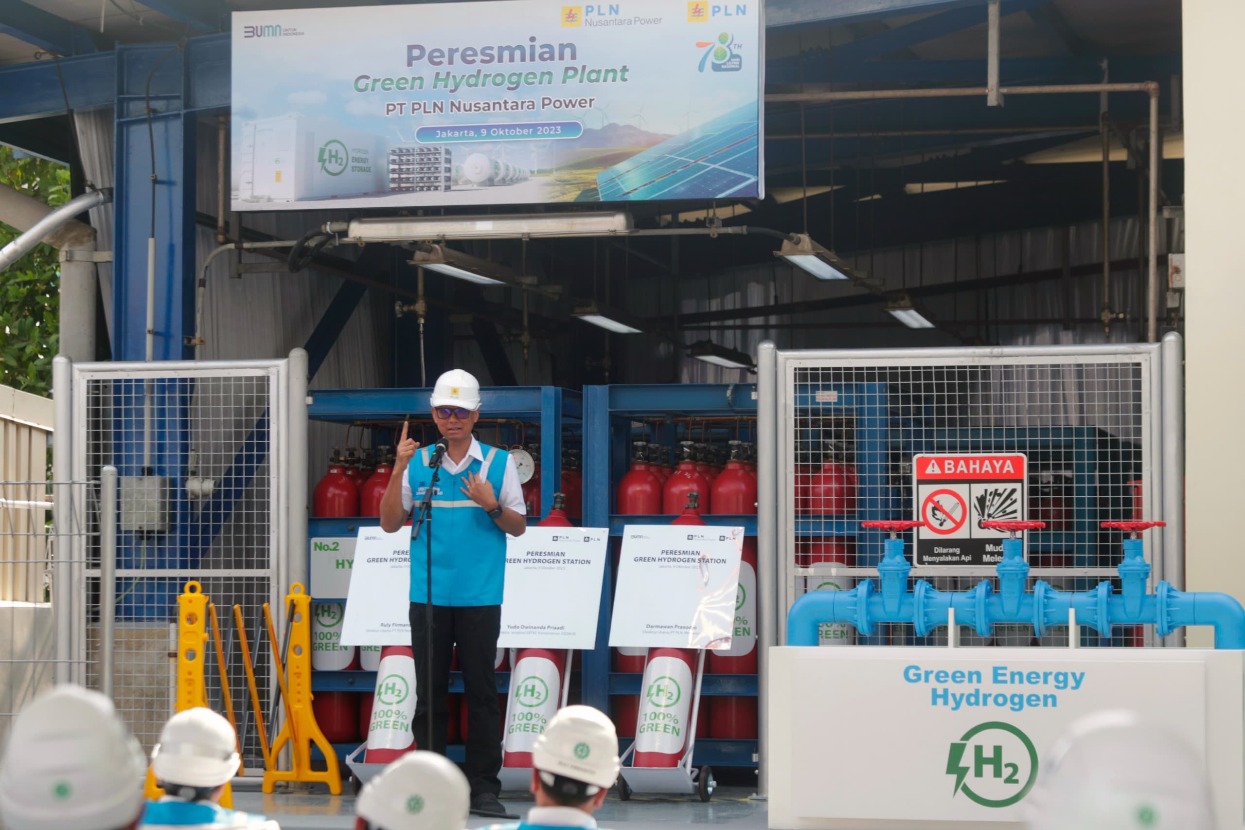PLN melalui subholding PLN Nusantara Power (PLN NP) meresmikan Green Hydrogen Plant (GHP) pertama di Indonesia di kawasan PLTGU Muara Karang, Pluit, Jakarta, Senin (9/10)