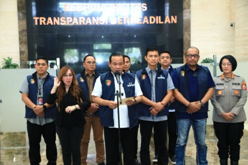 Ketua Satgas Antimafia Bola Irjen Pol Asep Edi Suheri yang juga Wakabareskrim Polri memberikan keterangan