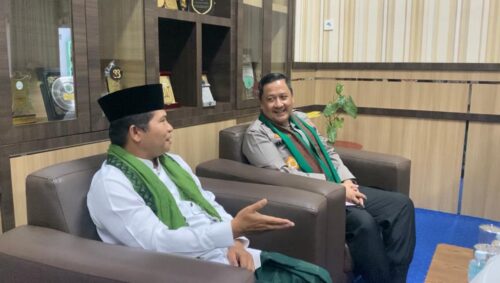 Kapolda Aceh Irjen Pol Achmad Kartiko bersilaturahmi dengan Ketua Majelis Permusyawaratan Ulama Aceh Tgk H Faisal Ali, Senin (16/10)