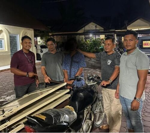 HAM (37), pelaku pencurian pintu rumah warga yang sedang direnovasi diringkus Polsek Lueng Bata