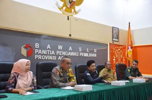 Panwaslih melaksanakan rapat koordinasi penertiban alat peraga kampanye Pemilu 2024 pada Selasa, 24 Oktober 2023 di aula Sekretariat Panwaslih Aceh