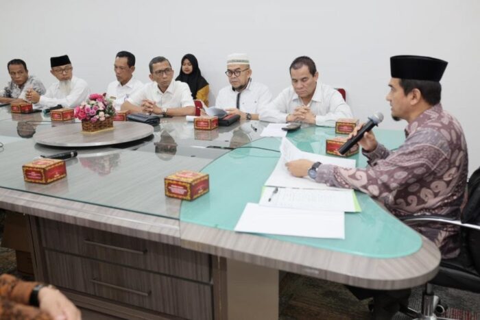 Kepala Biro Kesra Setda Aceh Dr Yusrizal memimpin Rapat Persiapan acara Munas Pramuka antara Pemerintah Aceh dengan pengurus Kwarda Aceh, di Kantor Gubernur Aceh, Kamis (26/10)
